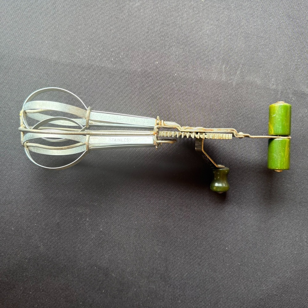 Vintage LADD Universal Hand Crank Egg Beater‎ Green Handle USA Manual Mixer
